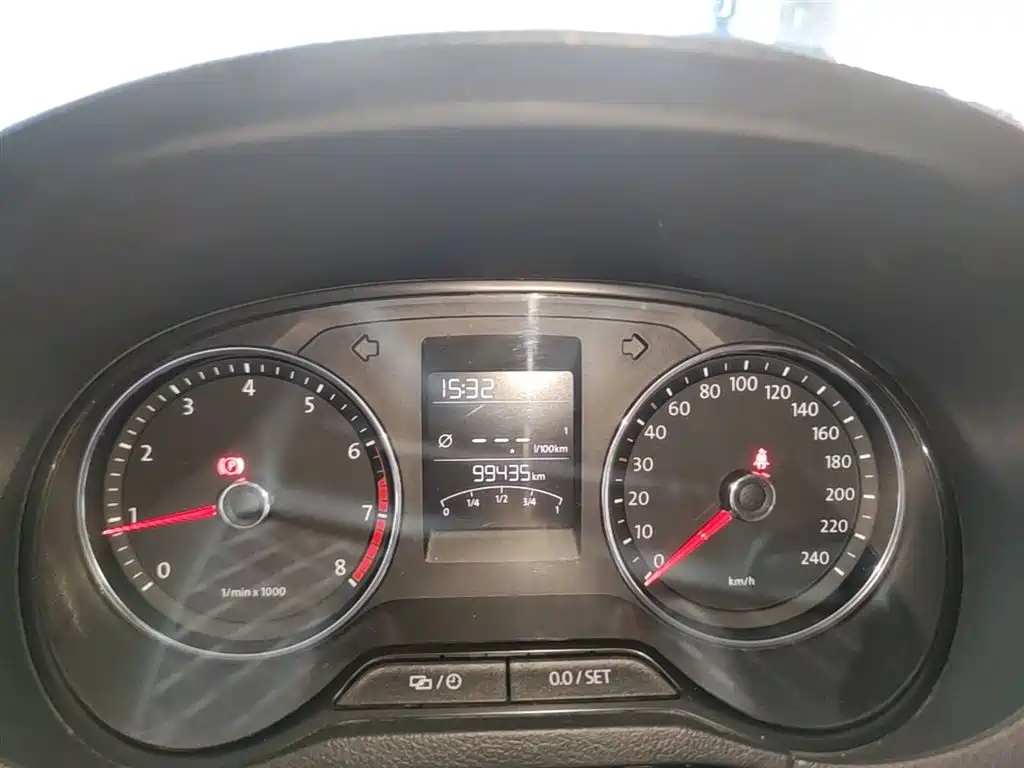 Volkswagen Polo 2014 1.6L Automatic Comfort Edition фото 12