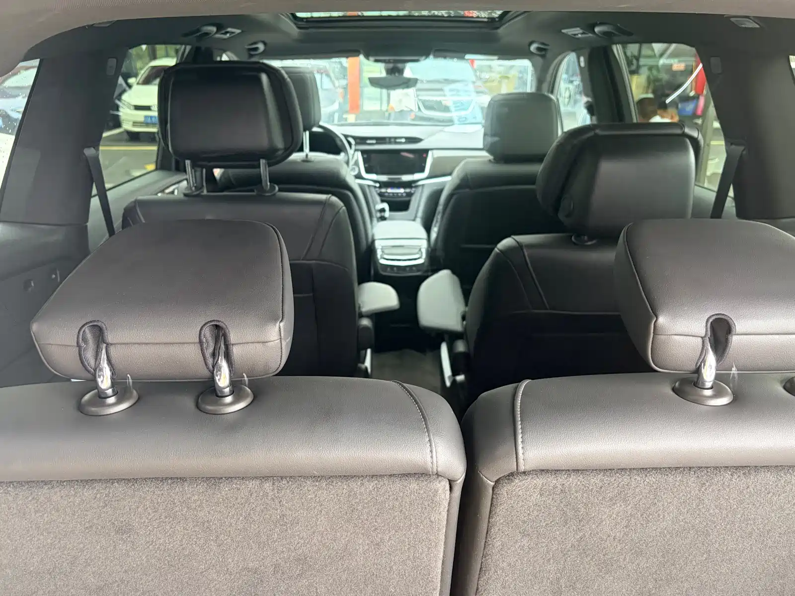 Фото 16 - Cadillac XT6