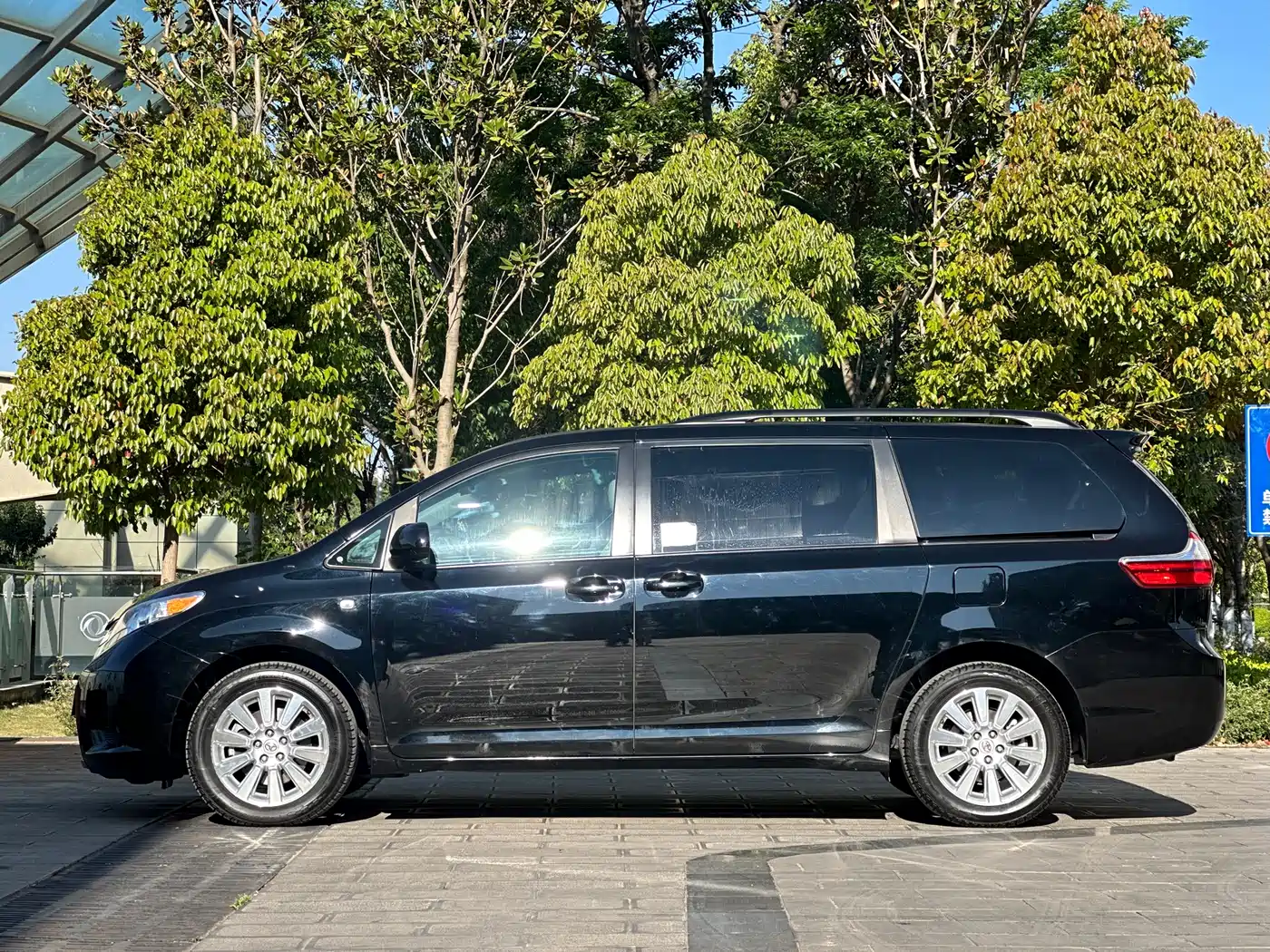 Toyota Sienna 2015 3.5L 4WD L фото 7