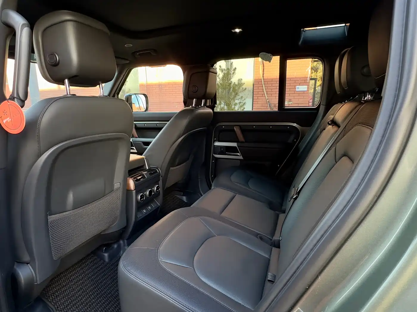 Land Rover Defender 2024 110 3.0T P400 X-DYNAMIC HSE фото 7