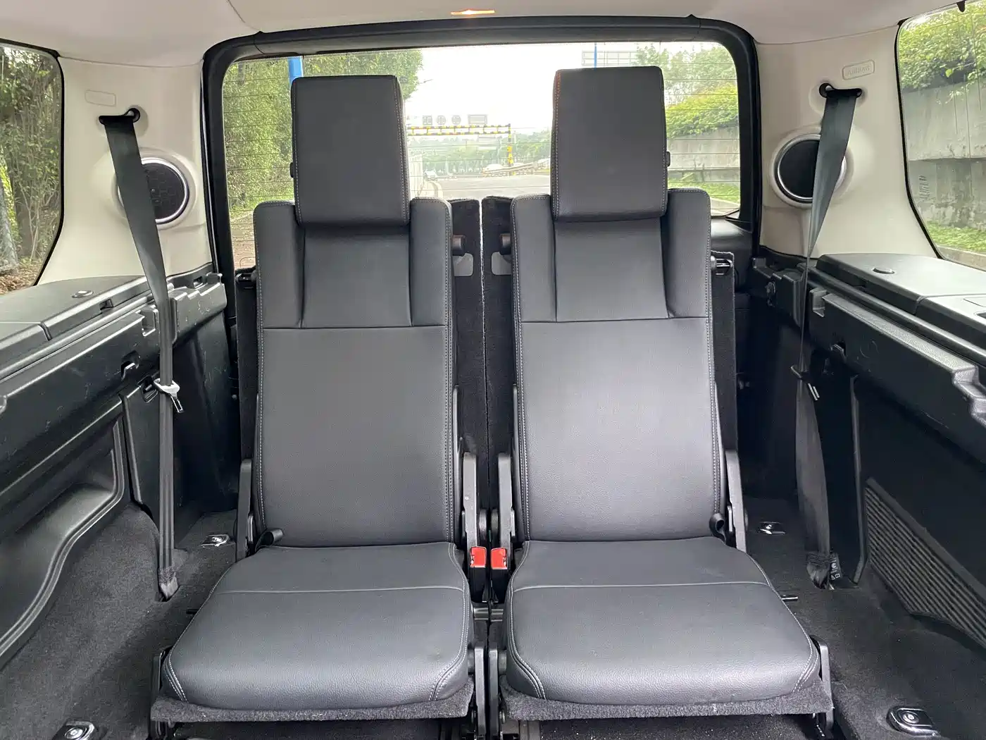 Land Rover Discovery 2016 3.0 SC Gloss Black Collector's Edition HSE фото 9