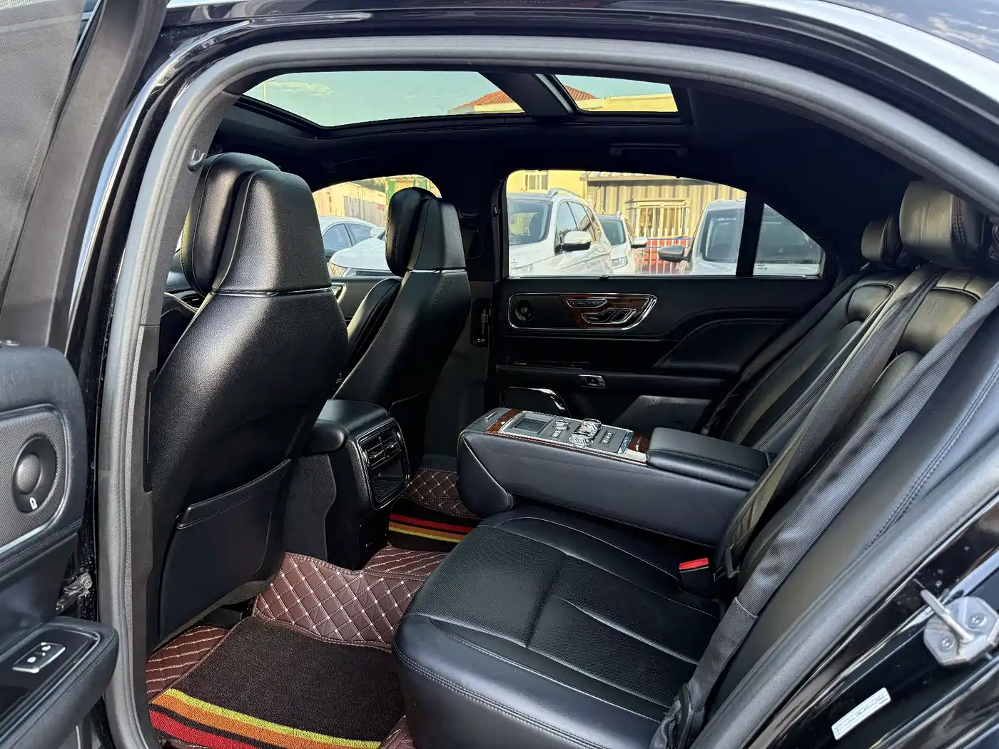 Lincoln Continental 2017 3.0T AWD Prestige Edition фото 5