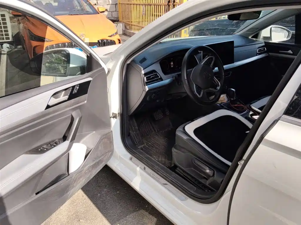 Volkswagen Lavida 2023 1.5L Auto Five Million Edition фото 12