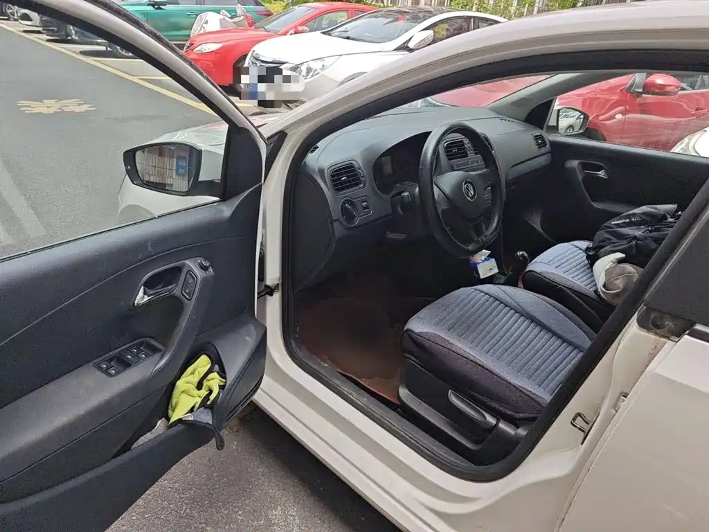 Volkswagen Polo 2018 1.5L Manual Safe Drive фото 12