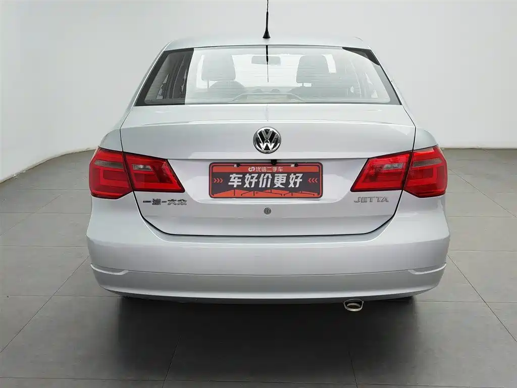 Volkswagen Jetta 2015 1.6L Manual Trend фото 4
