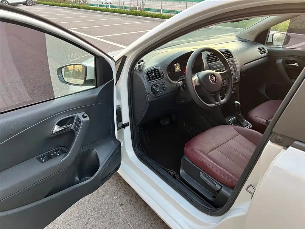 Volkswagen Polo 2018 1.5L Auto Safe Drive фото 6