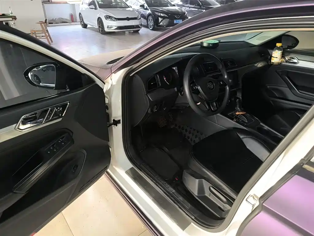 Volkswagen Lamando 2017 230TSI DSG Trend Edition фото 16
