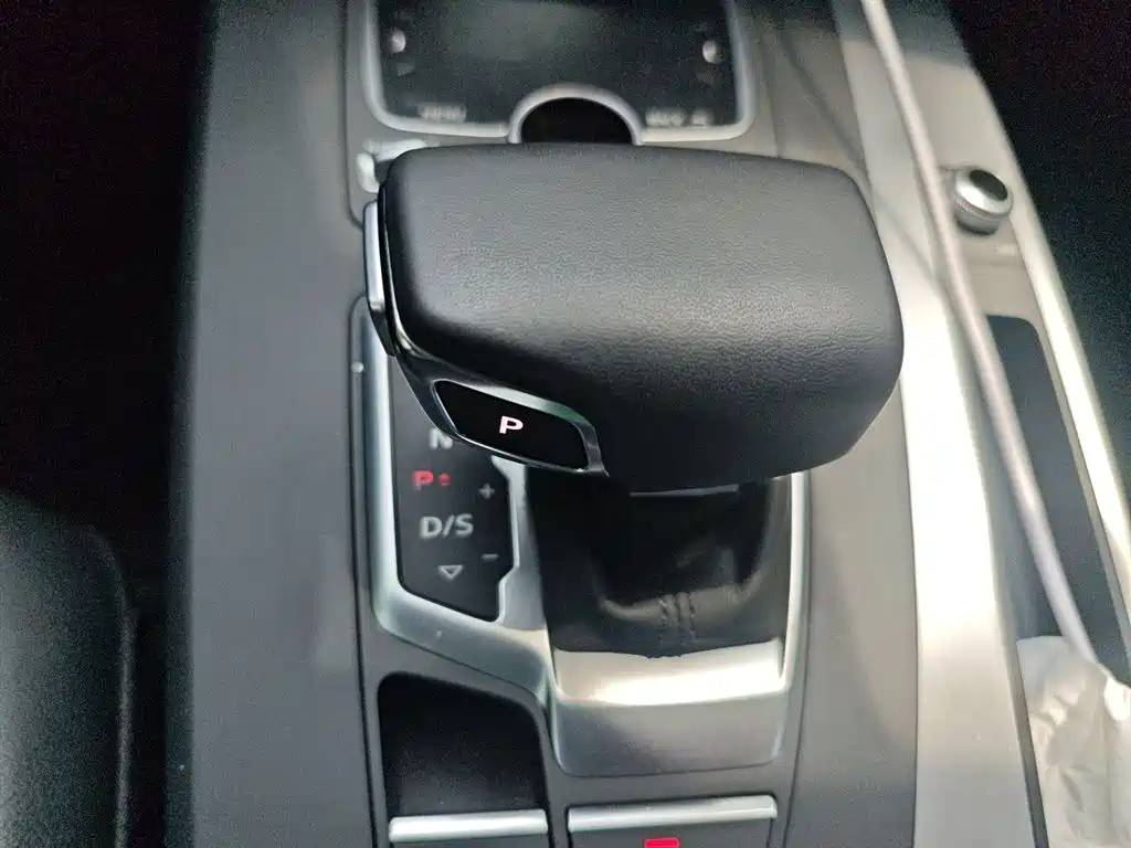 Audi Q5L 2020 Facelift 40 TFSI Honor Fashion фото 10