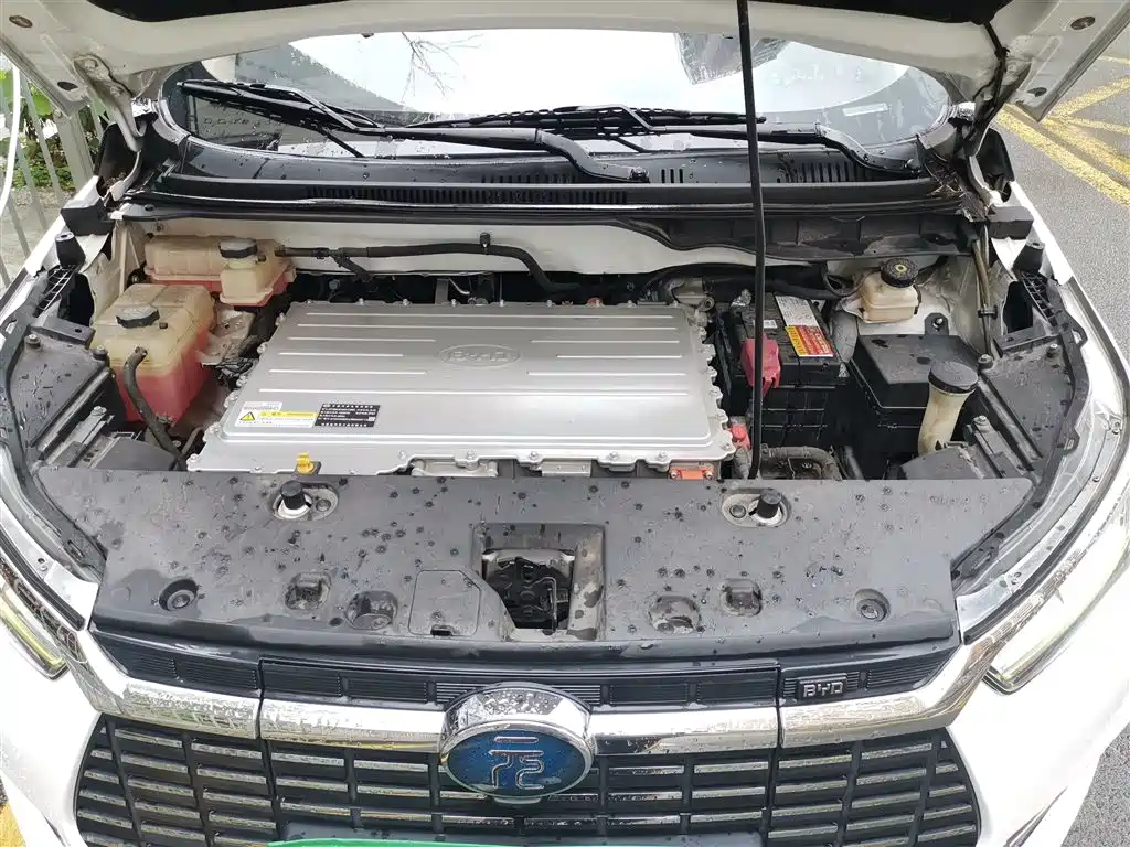 BYD Yuan New Energy 2018 EV360 Smart Connected Cool Edition фото 16