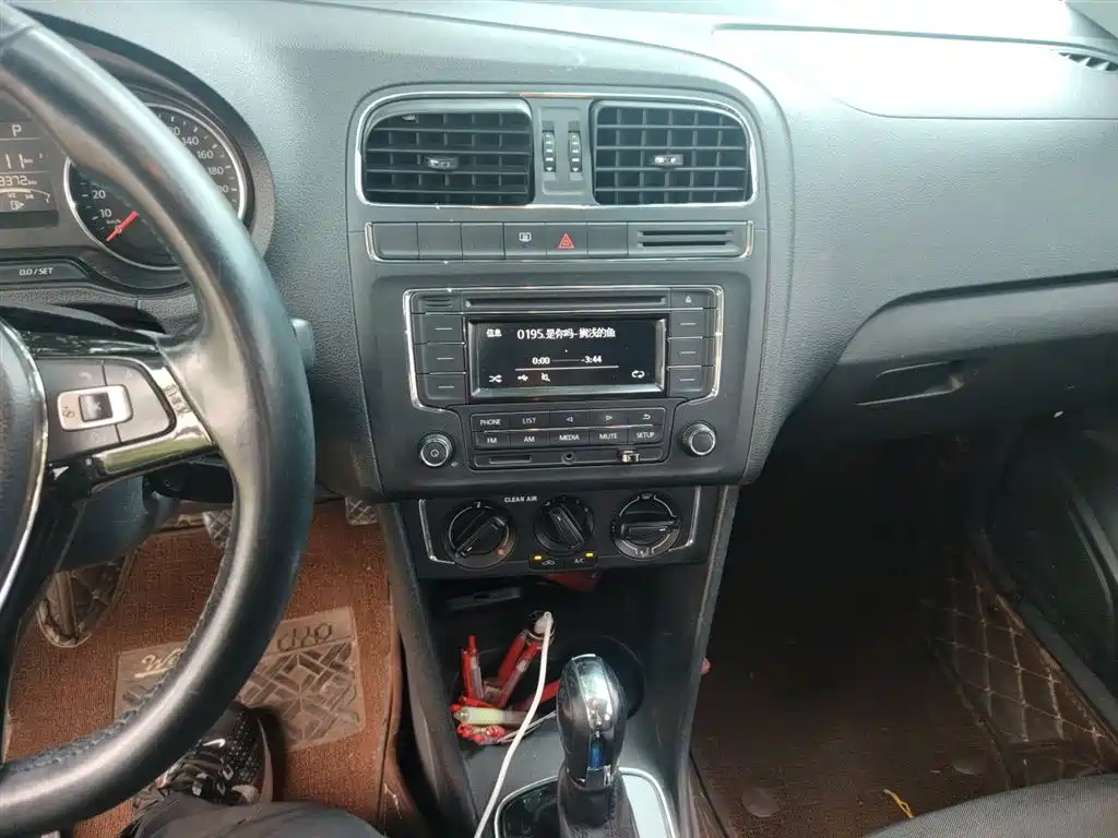 Volkswagen Polo 2016 1.6L Automatic Comfort фото 9