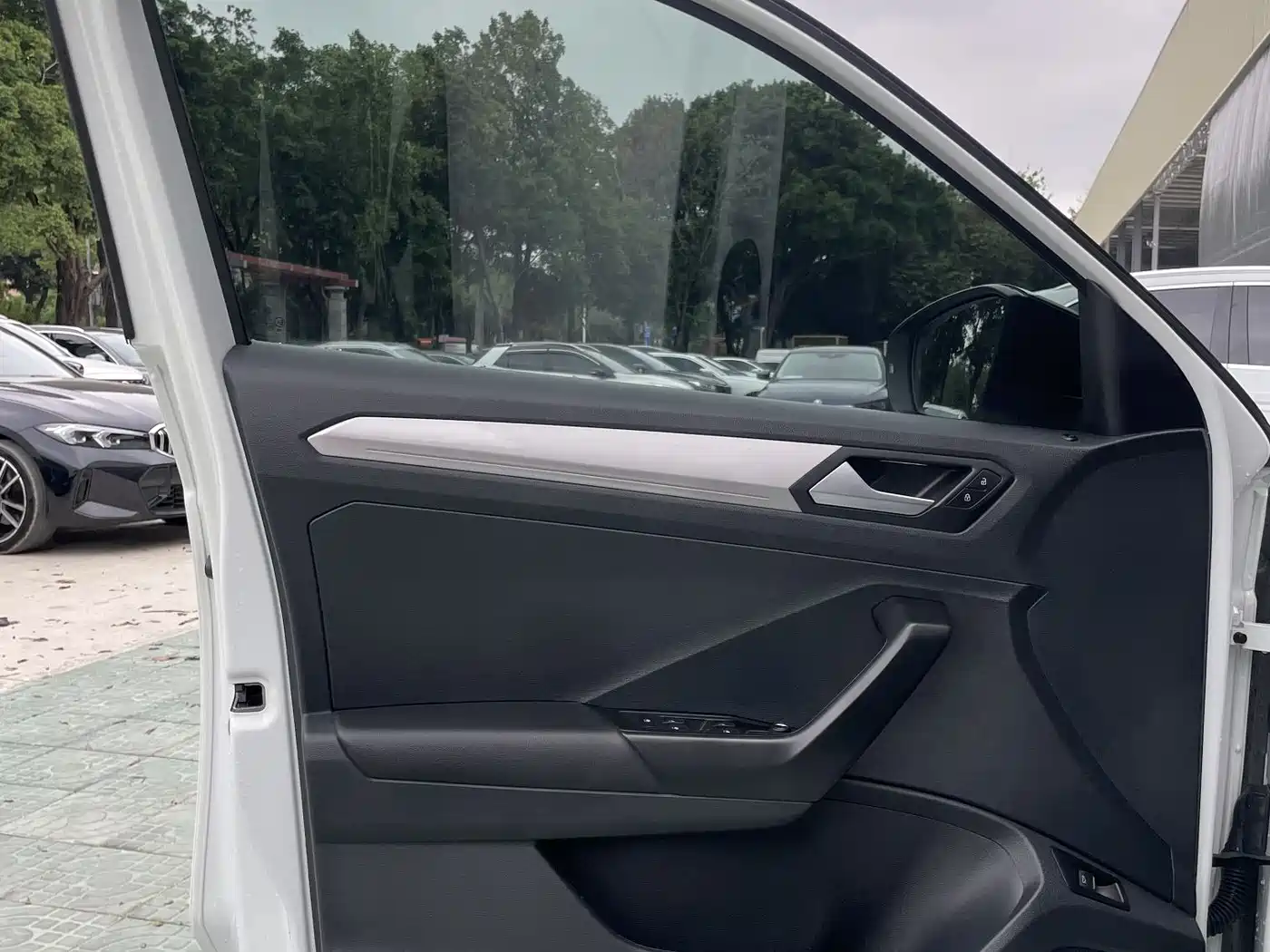 VOLKSWAGEN T ROC EXPLORING SONGS