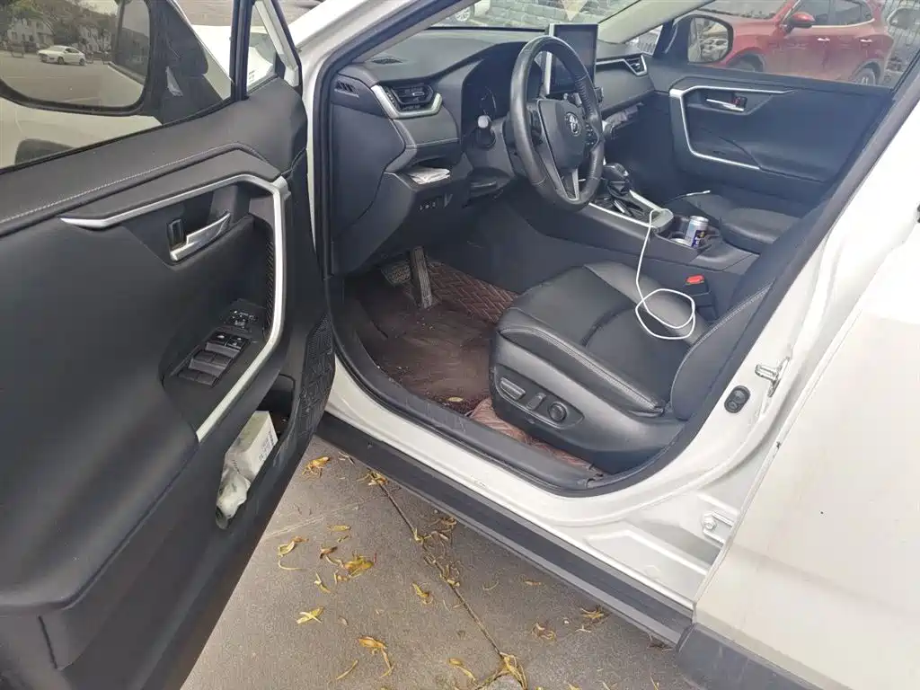 Toyota RAV4 Rongfang 2022 2.0L CVT 2WD Trend Plus Edition фото 14