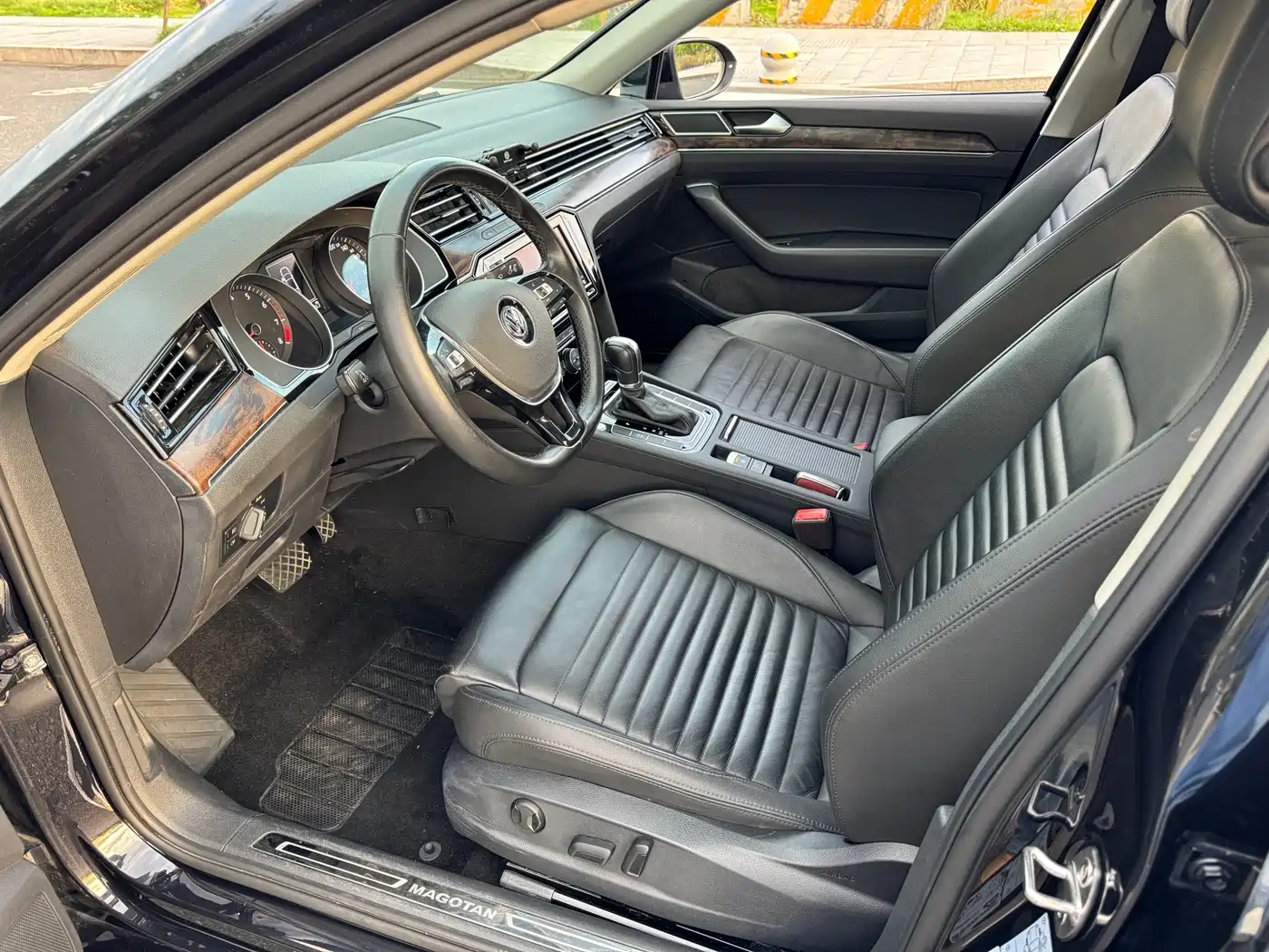 Volkswagen Magotan 2019 330TSI DSG Luxury Class China VI фото 8