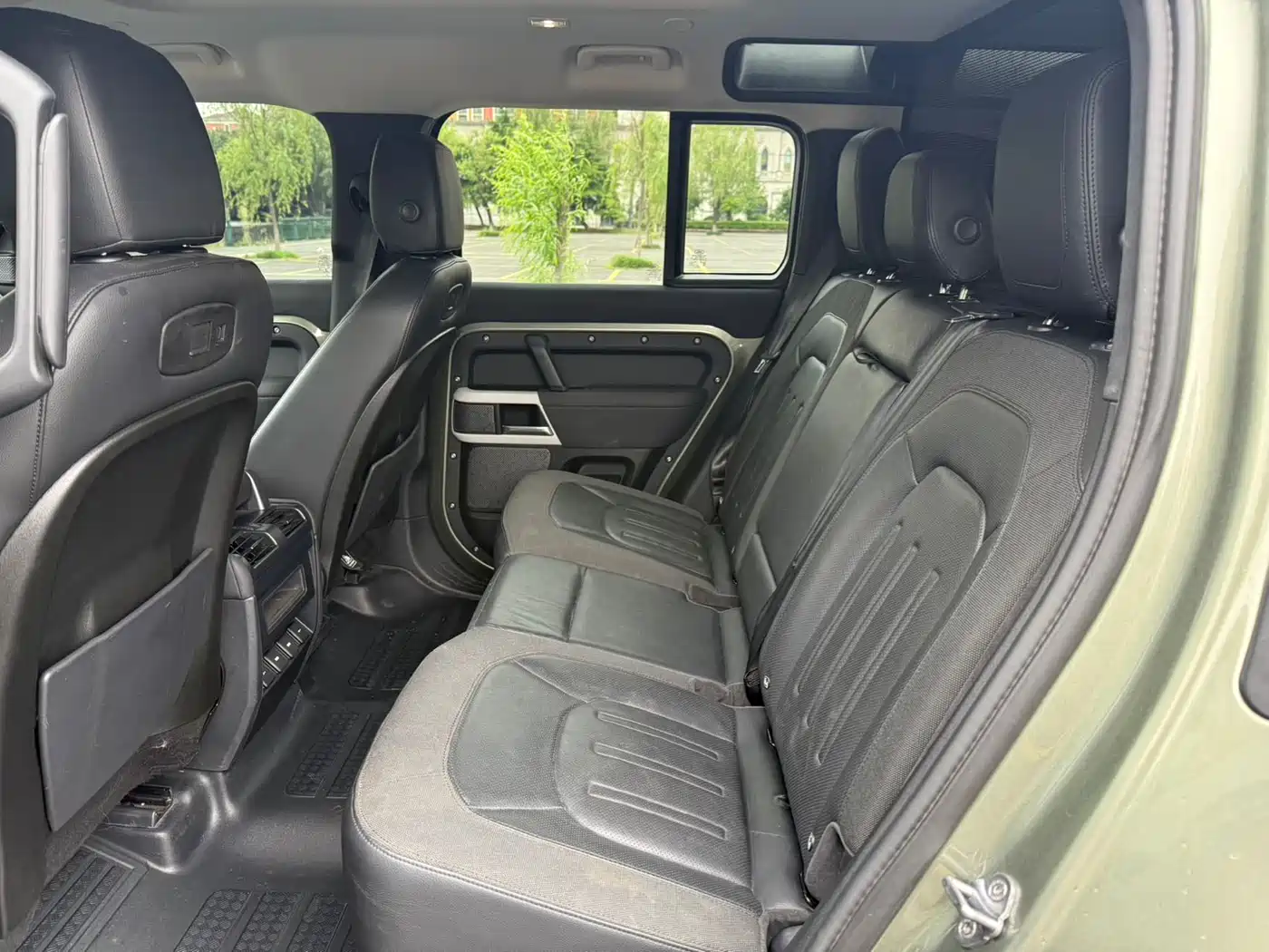 Land Rover Defender 2020 Model 110 P400 SE фото 16