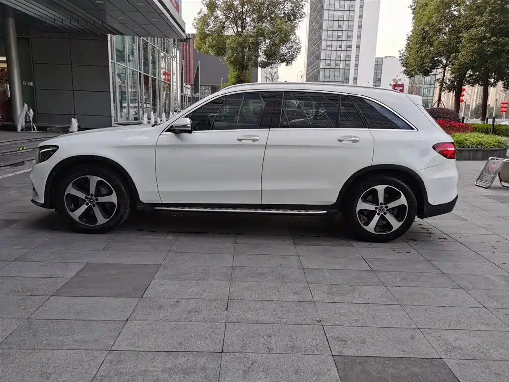 Mercedes-Benz GLC 2019 GLC 260 L 4MATIC Luxury фото 4