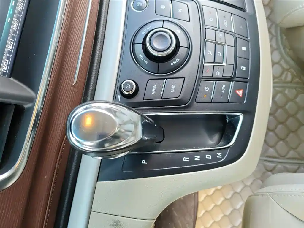 Buick GL8 2018 28T Luxury Model China VI фото 10