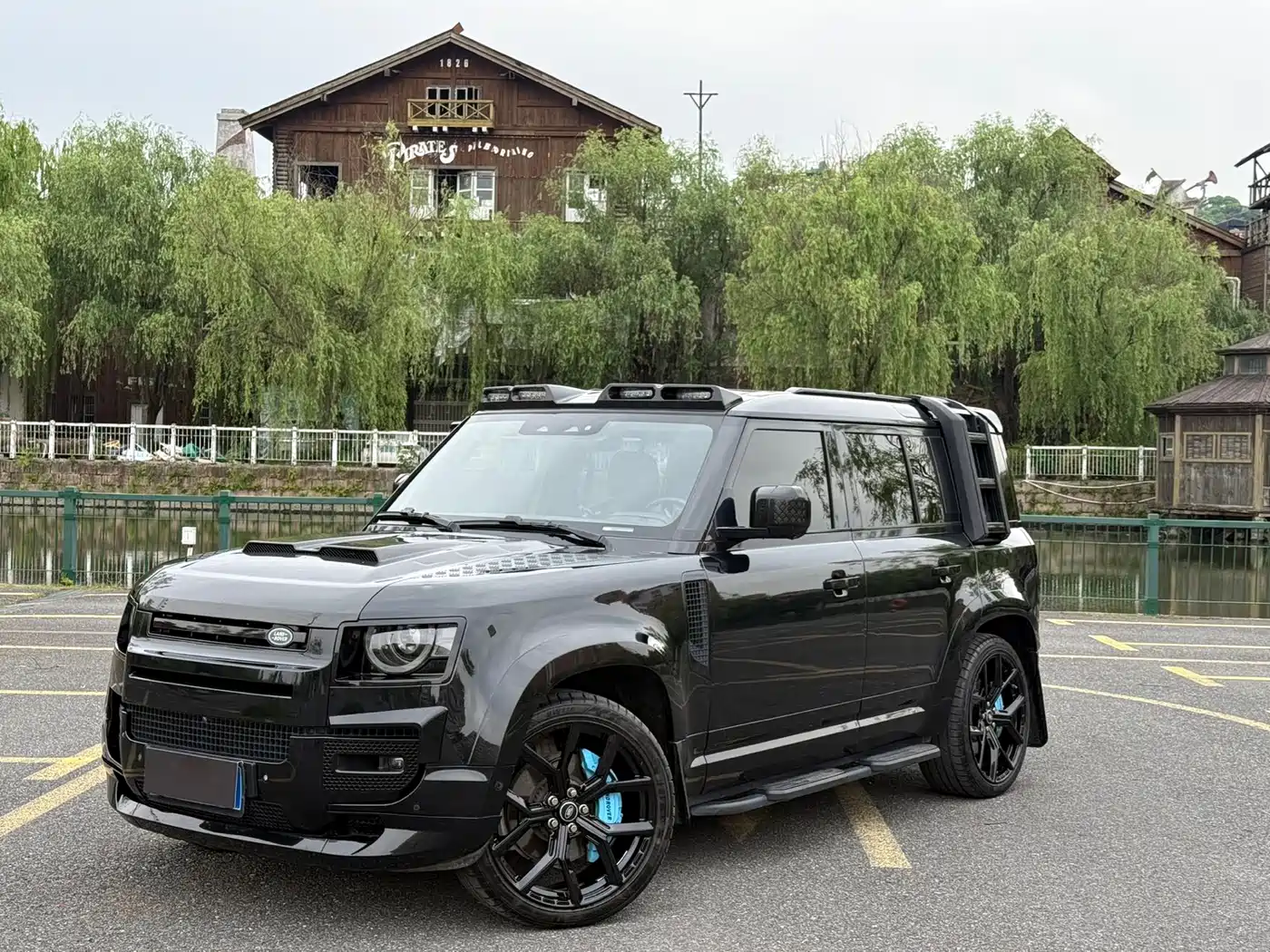 Land Rover Defender 2020 Model 110 P400 SE