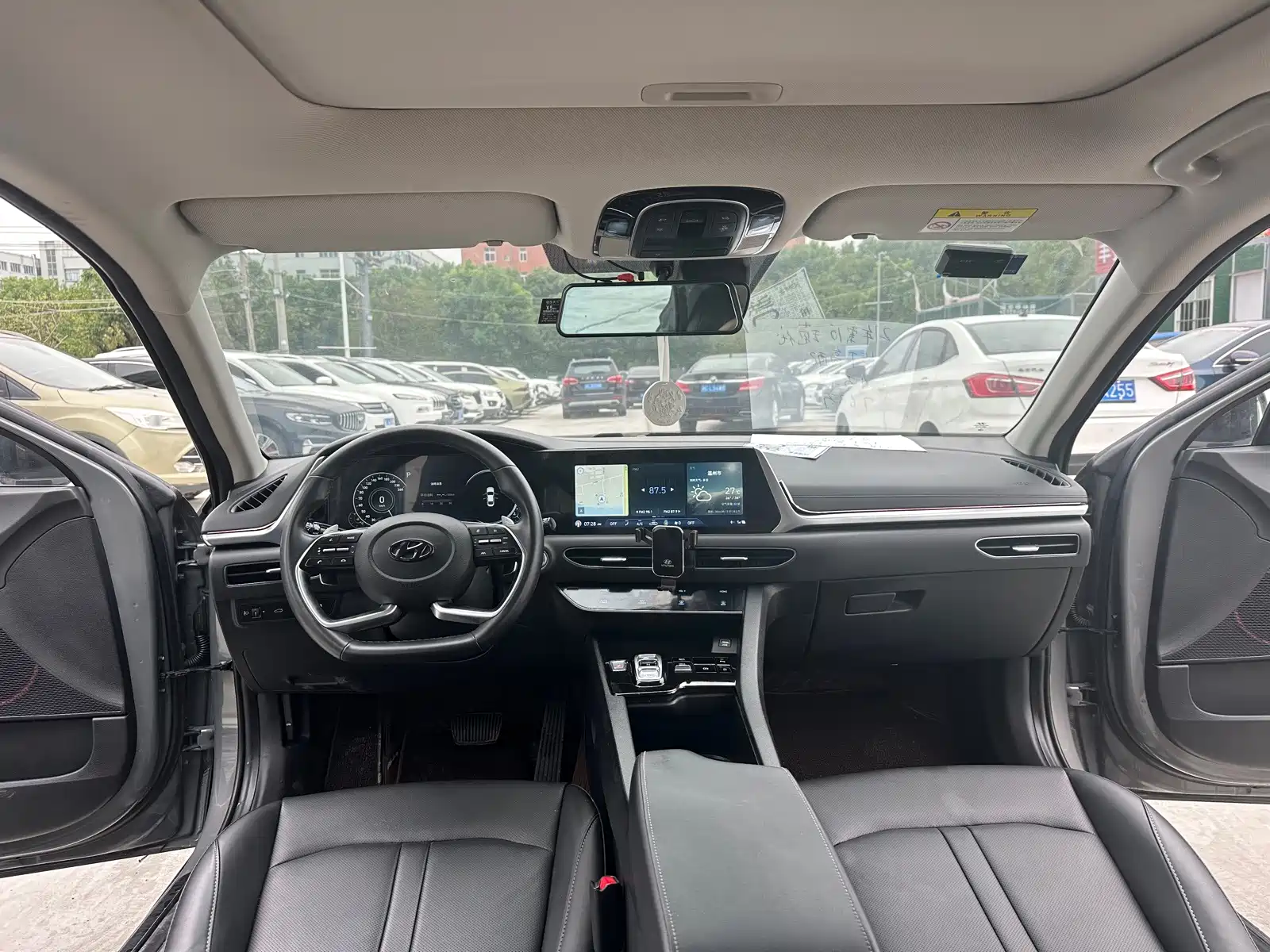 Photo 11 - Hyundai Sonata