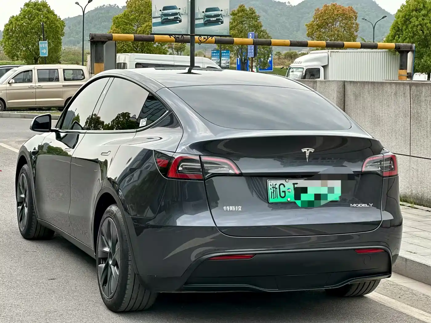 TESLA MODEL Y