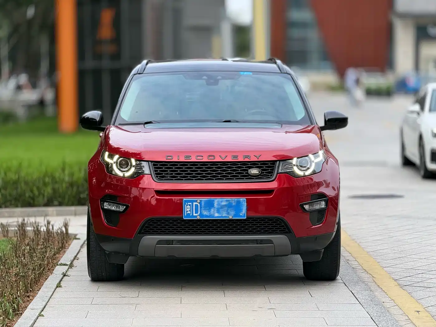 Land Rover Discovery Sport 2018 240PS SE Edition фото 2