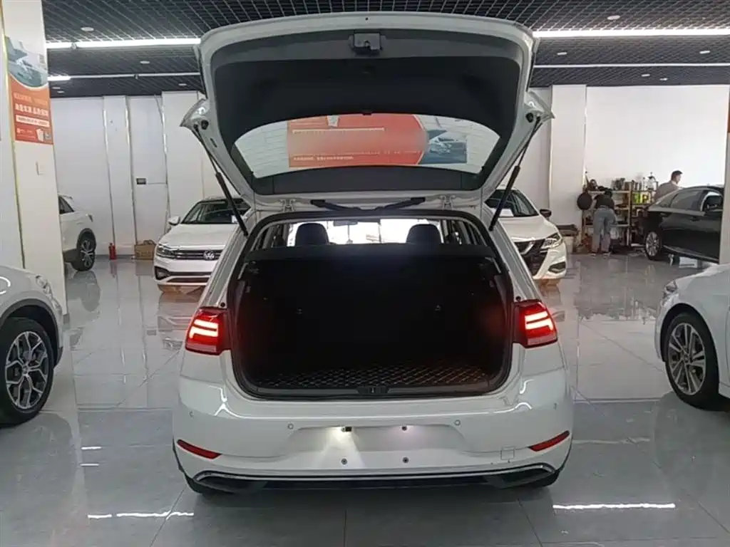 Volkswagen Golf 2018 230TSI Automatic Comfort фото 19
