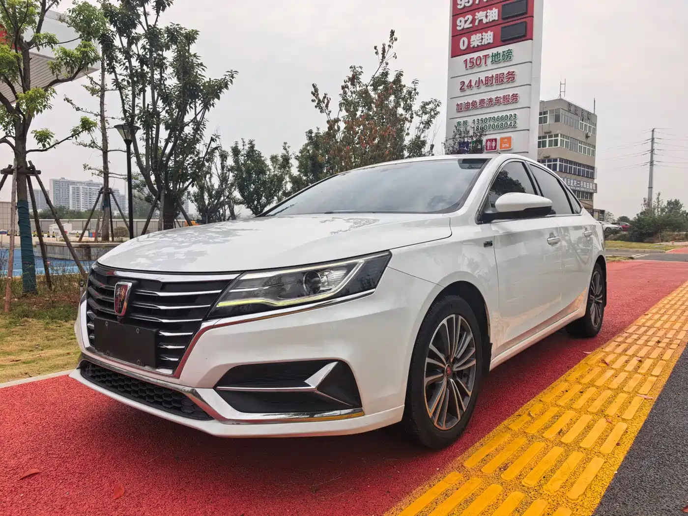 Roewe i6 2020 2020 PLUS 1.6L CVT 4G Connected Glory Holographic Edition