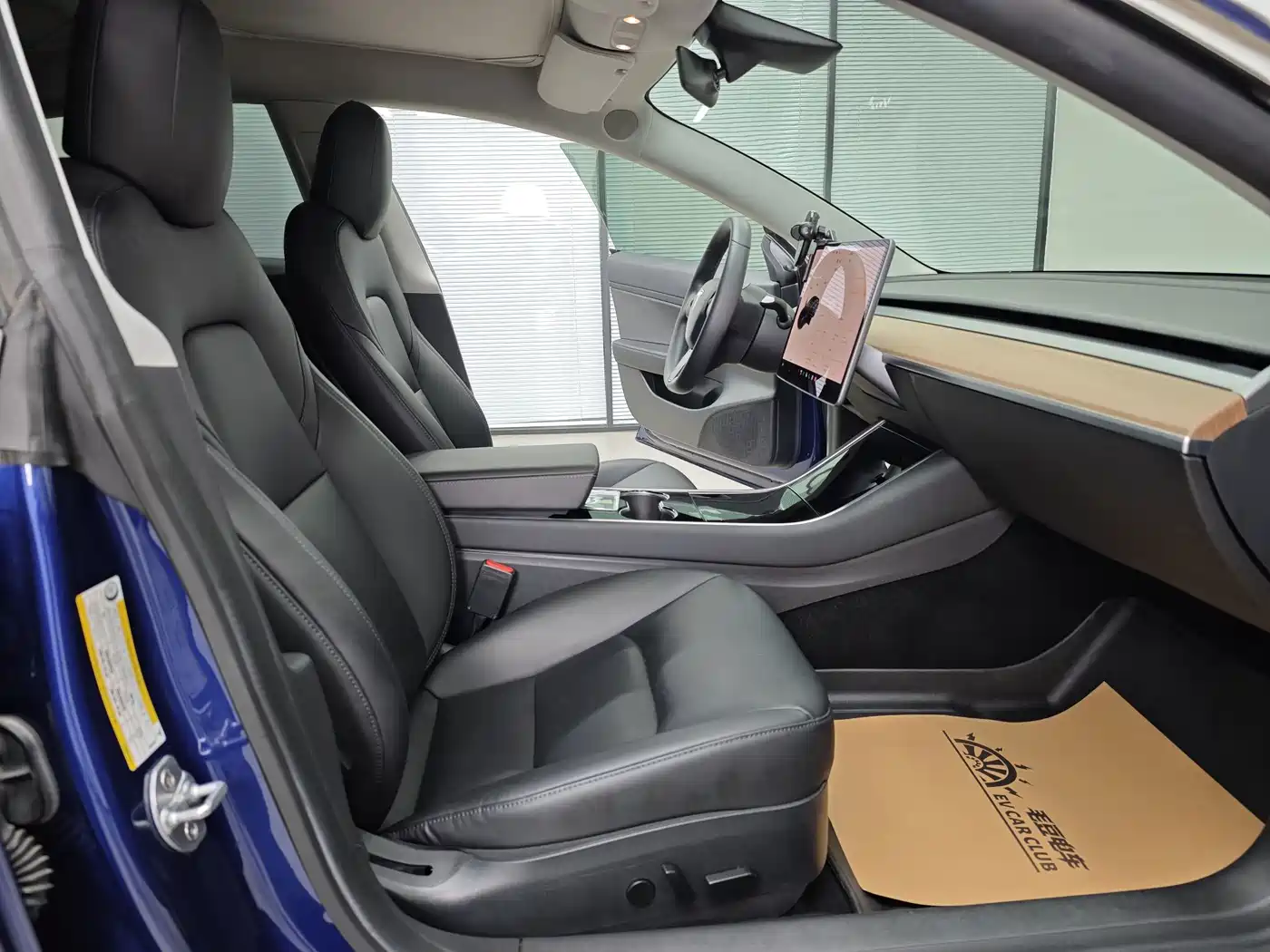 Фото 49 - Tesla Model 3
