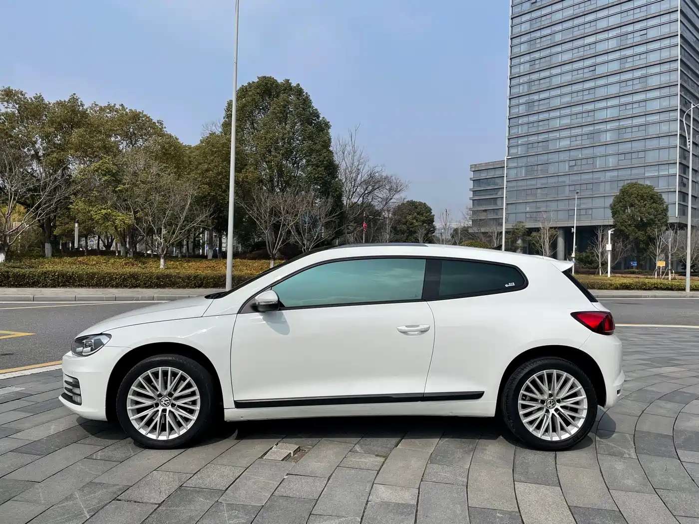 Volkswagen Scirocco 2015 2.0TSI Luxury Edition фото 5