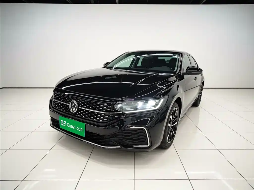 Volkswagen Passat 2025 Outstanding 330TSI Starlight Elite Edition фото 2