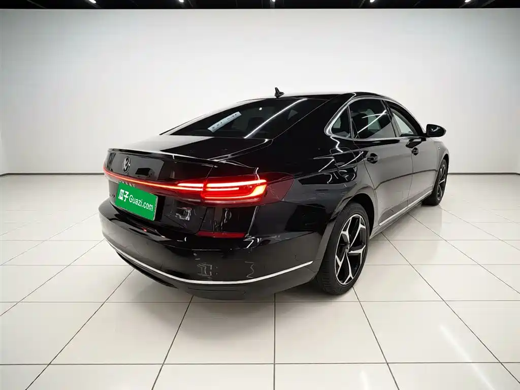Volkswagen Passat 2025 Outstanding 330TSI Starlight Elite Edition фото 7