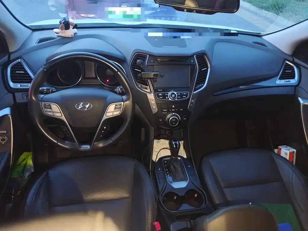 Hyundai Grand Santa Fe 2013 3.0L 7-Seater 4WD Comfort Edition фото 5