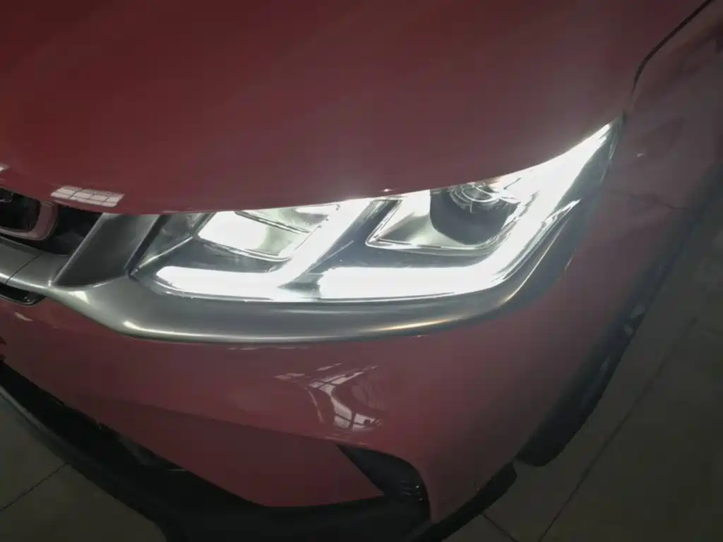 Фото 24 - Geely Coolray