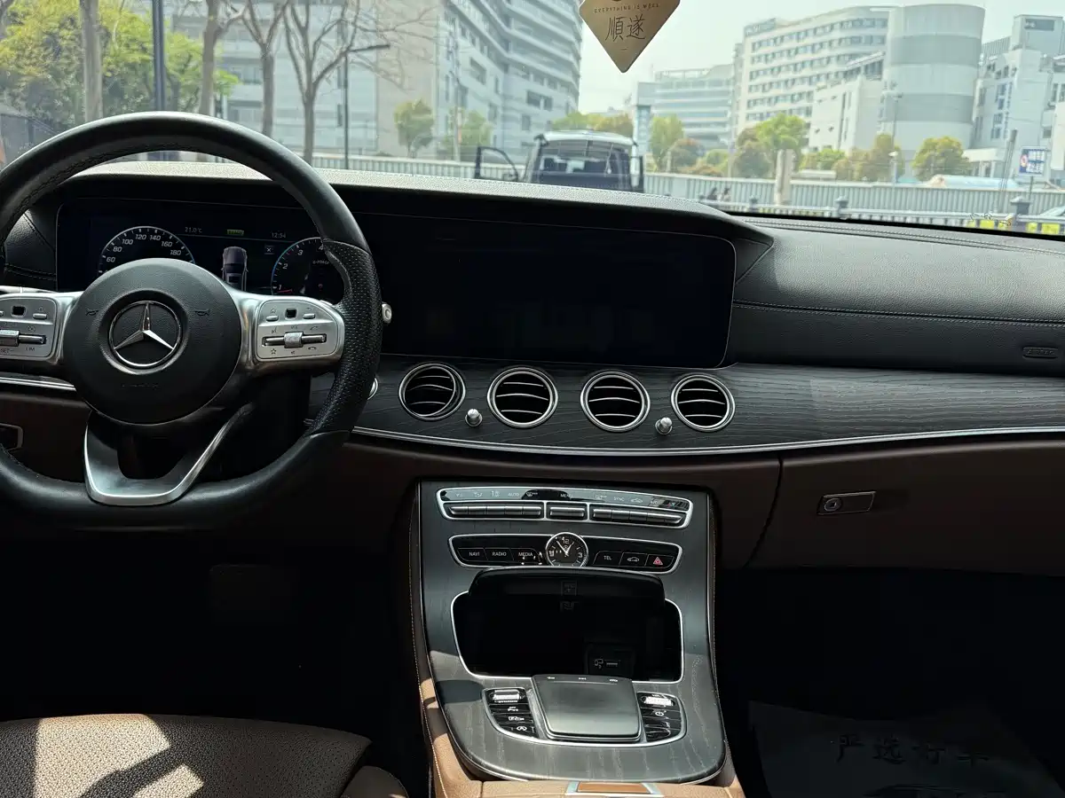 Mercedes-Benz E-Class 2020 Model E 260 L Sport фото 9