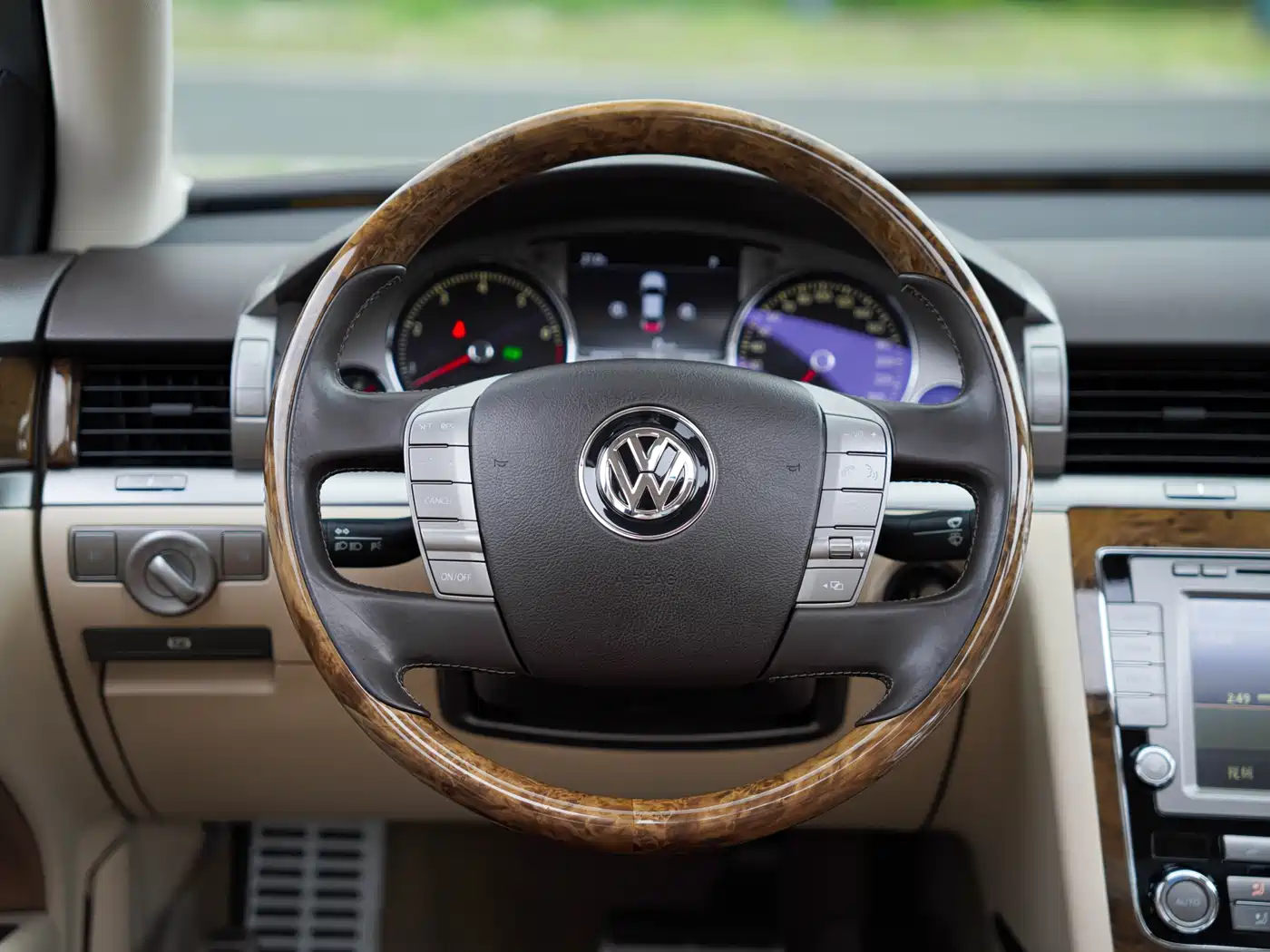 Volkswagen Phaeton 2012 3.0L Elite Custom фото 29