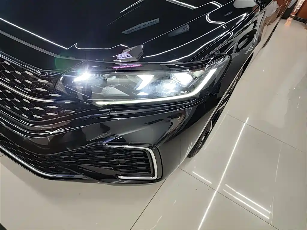 Volkswagen Passat 2025 Outstanding 330TSI Starlight Elite Edition фото 24
