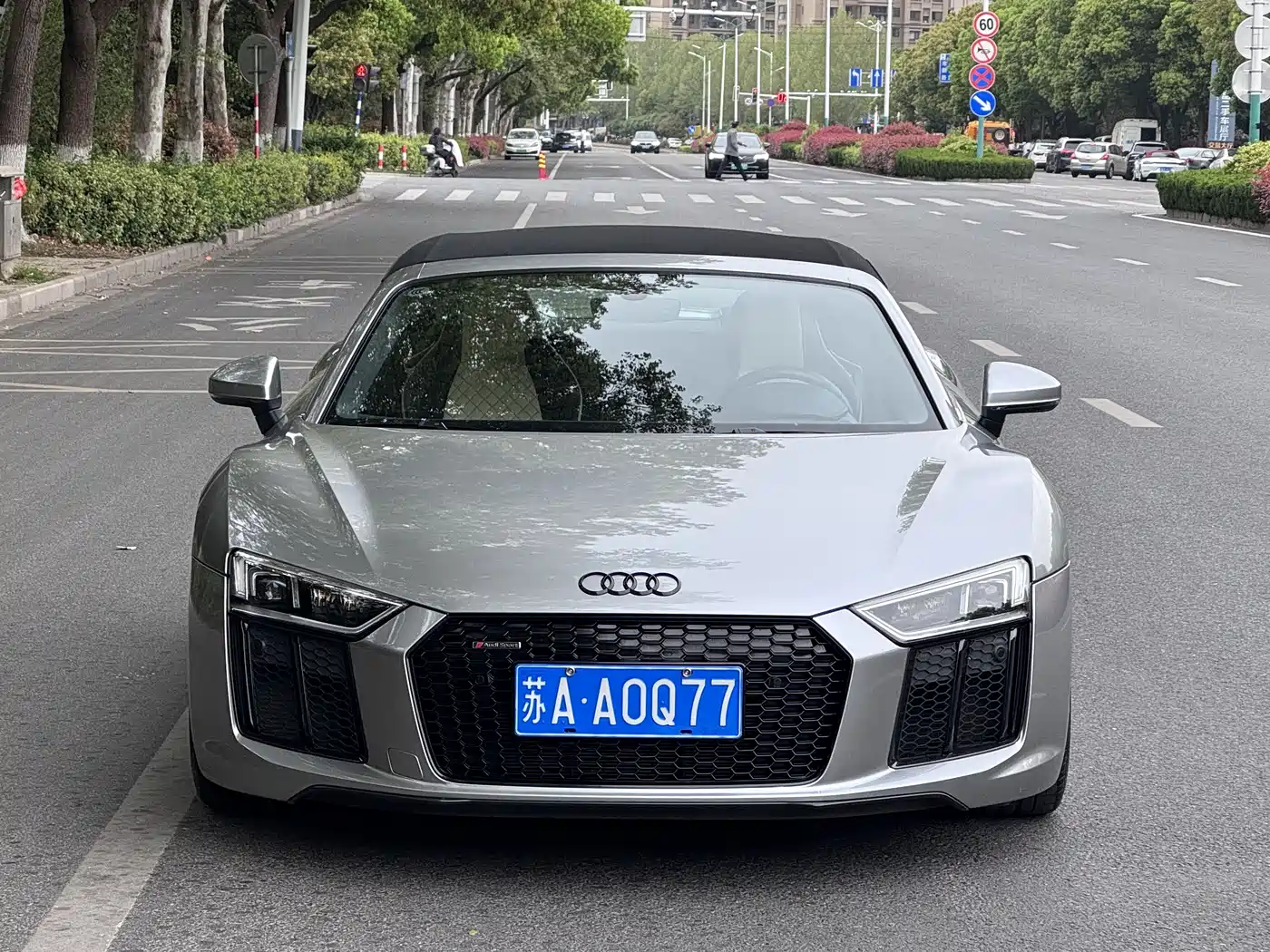 AUDI R8