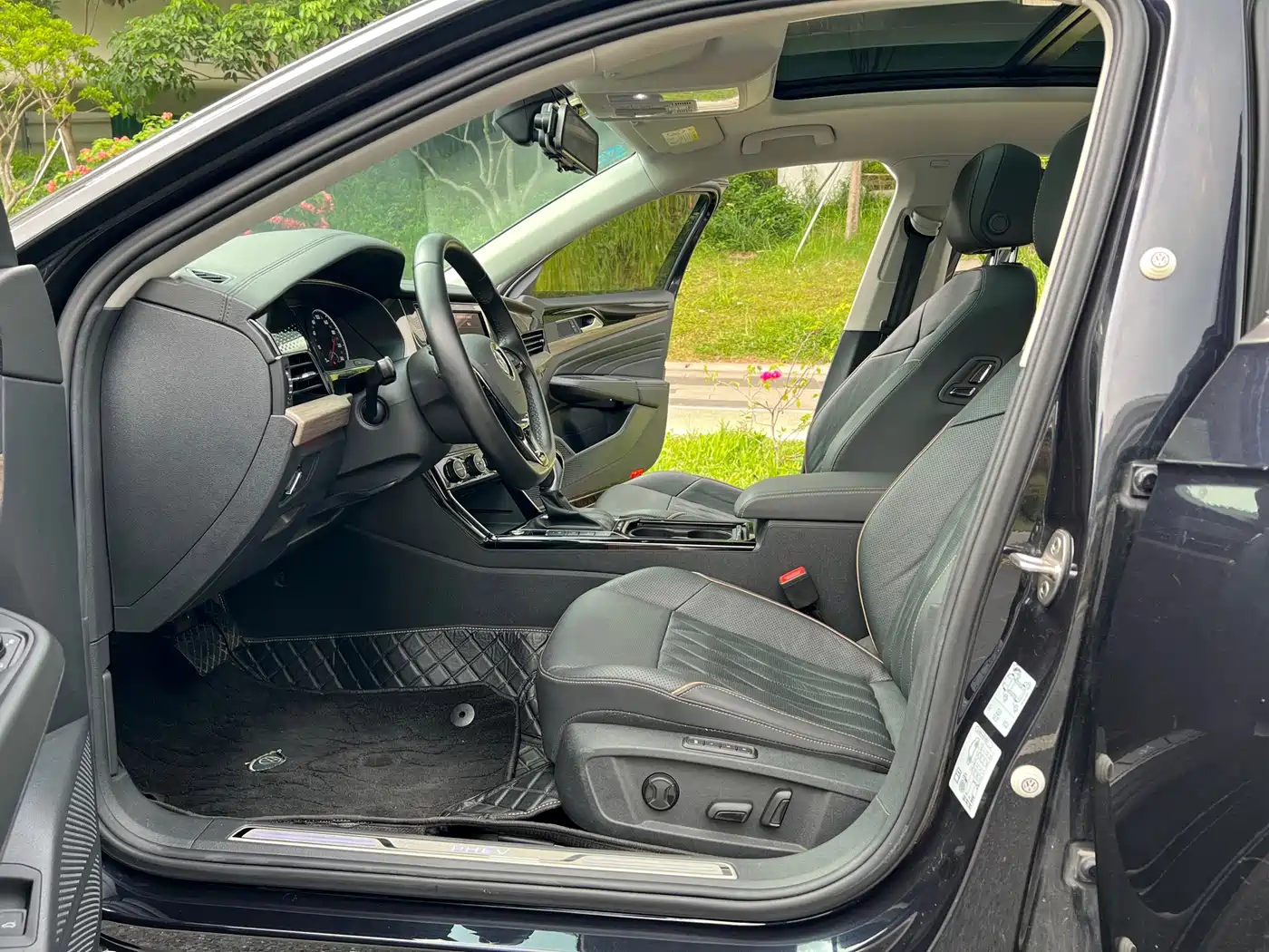 Volkswagen Passat New Energy 2019 430PHEV Hybrid Luxury Edition фото 10