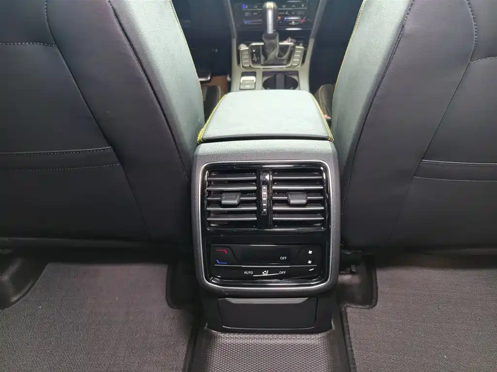 Volkswagen FAW-Volkswagen CC 2024 380TSI Eye-catching Public Sharing Edition фото 16