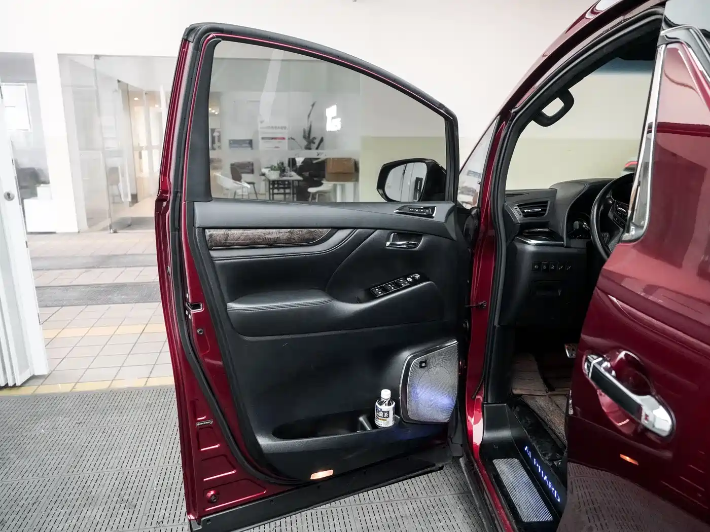 Toyota Alphard 2019 Hybrid 2.5L Premium Edition фото 9