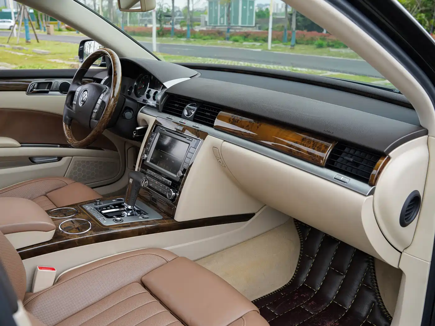 Volkswagen Phaeton 2012 3.0L Elite Custom фото 26