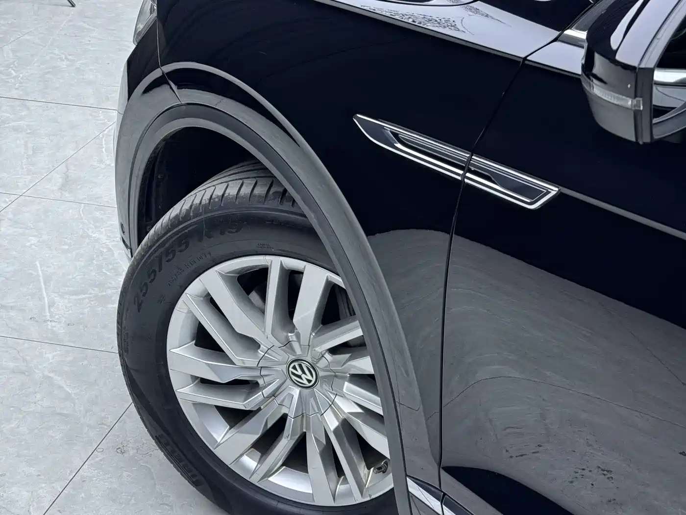 Volkswagen Touareg 2019 2.0TSI Sharp Wing Edition China V фото 7