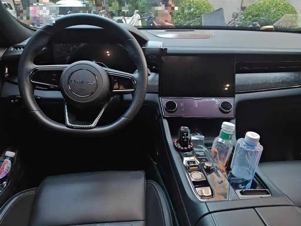 Lynk & Co 09 EM-P 2021 2.0T PHEV Halo 6-seater фото 10