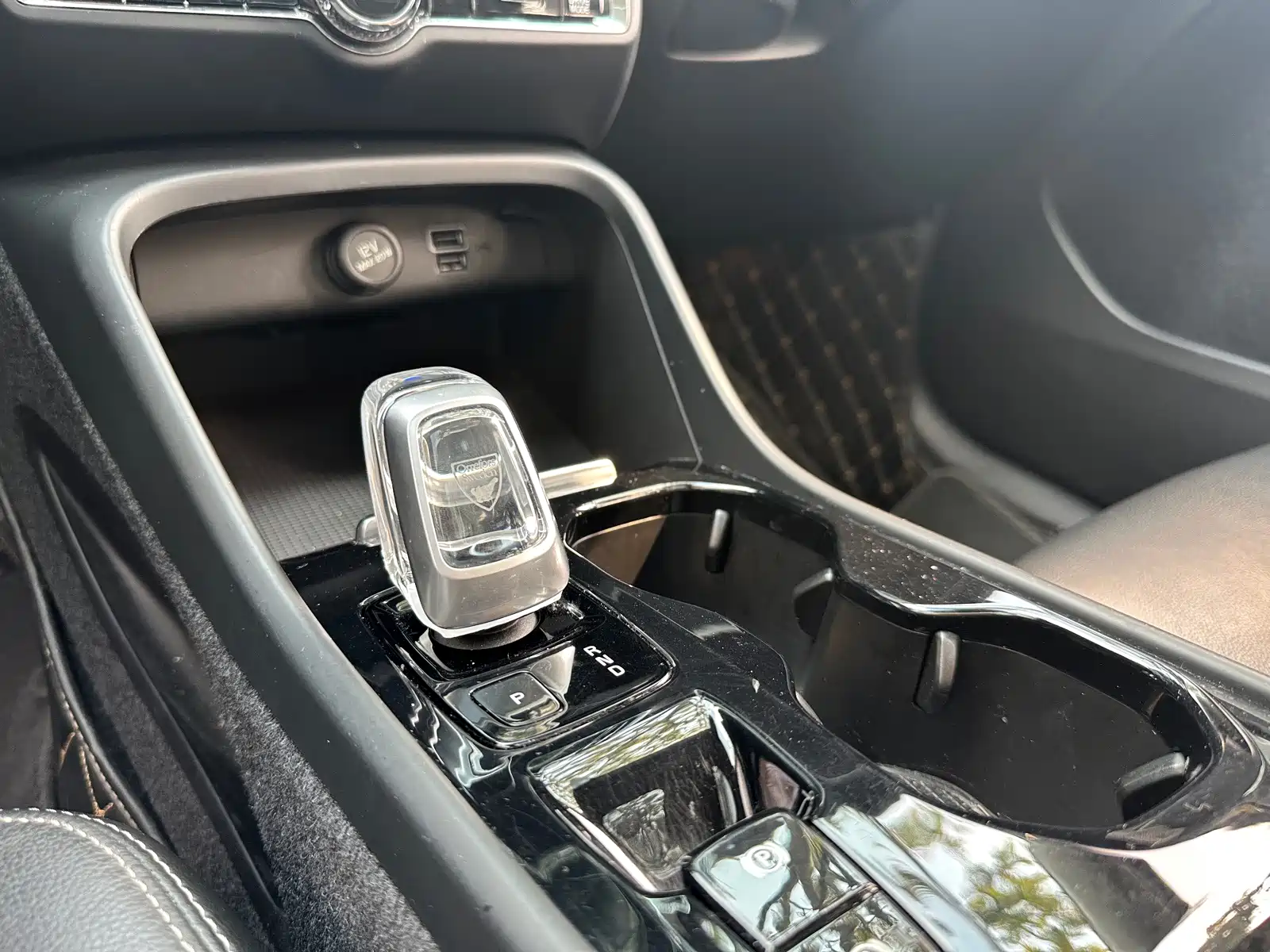 Фото 14 - Volvo XC40