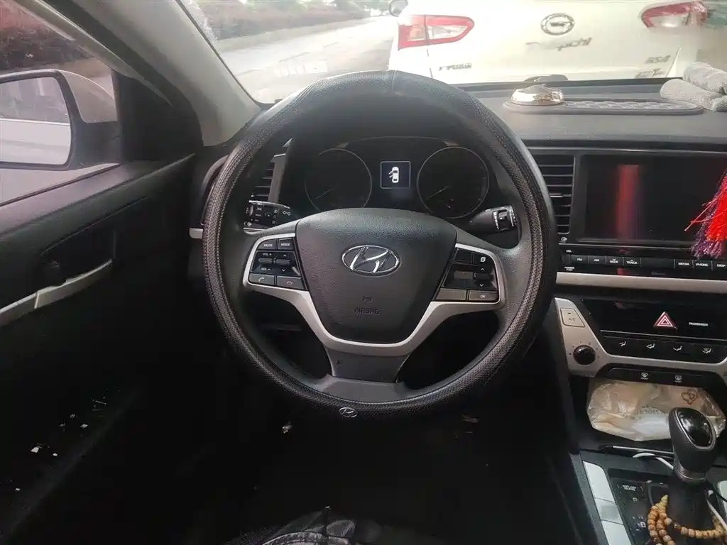 Hyundai Elantra 2016 Model 1.6L Automatic Smart Elite фото 3