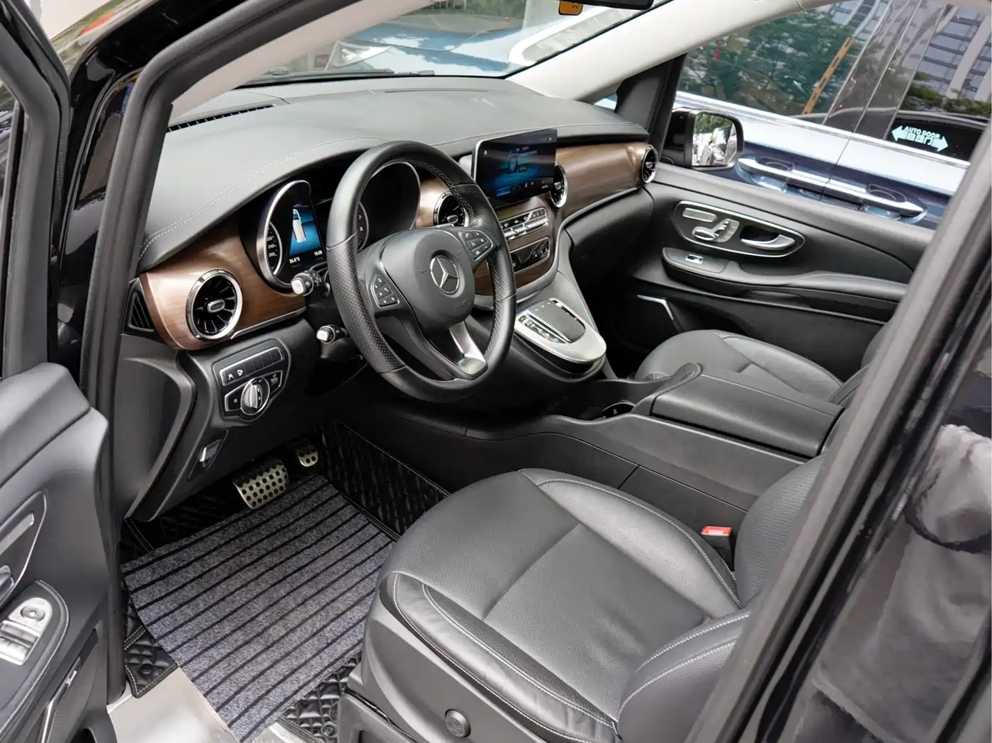 Mercedes-Benz V-Class 2020 V 260 Luxury Edition фото 11