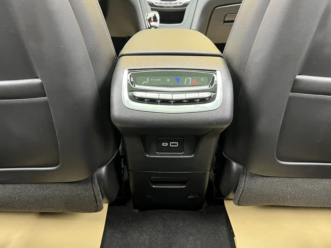 Cadillac XT6 2022 2.0T 7-Seater AWD Luxury Standard Edition фото 30