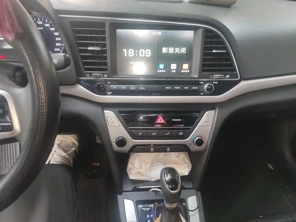 Hyundai Elantra 2016 Model 1.6L Automatic Smart Elite фото 6