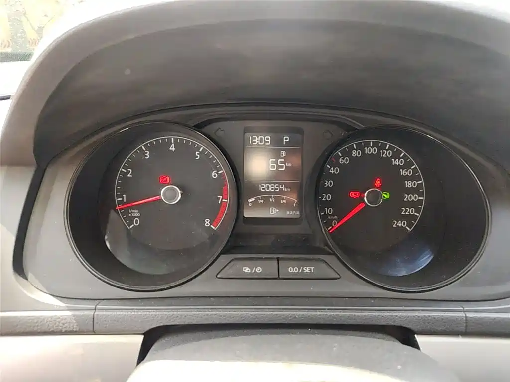 Volkswagen Lavida Tour 2015 1.6L Automatic Trend Edition фото 12