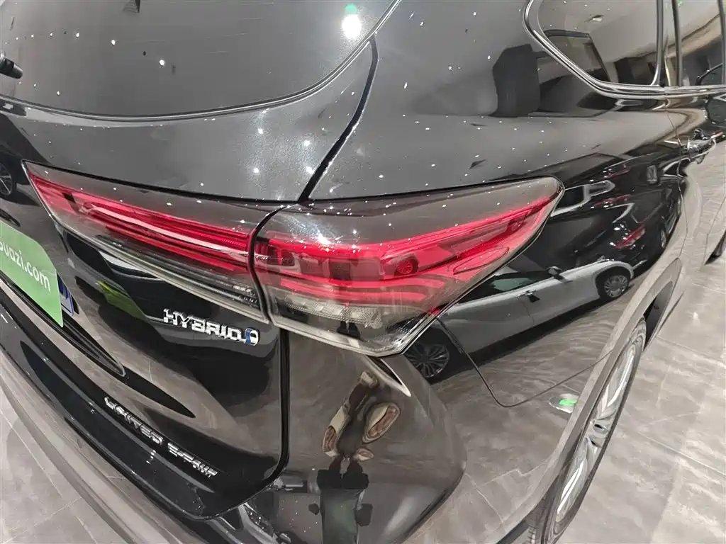 TOYOTA HIGHLANDER