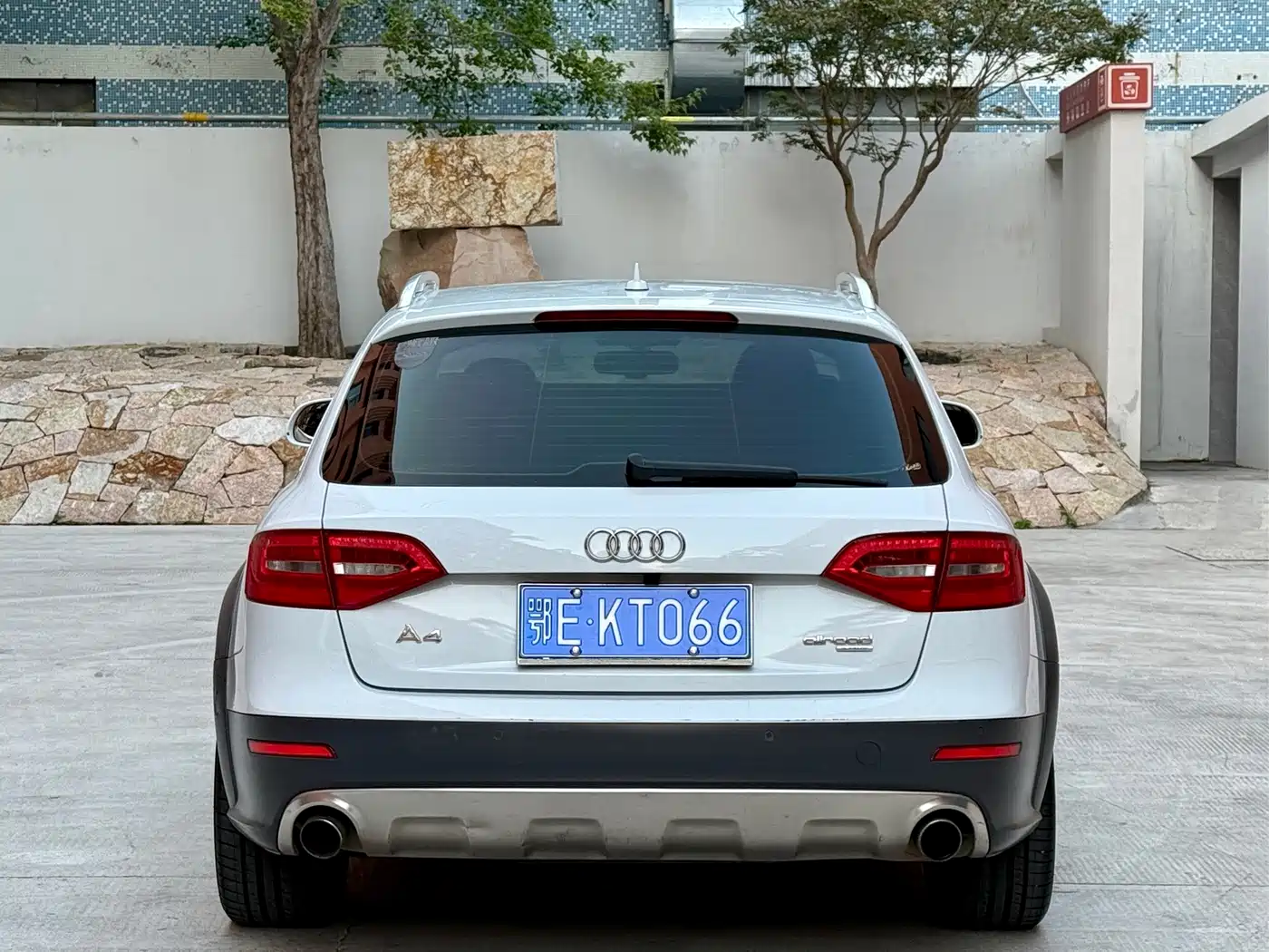Photo 5 - Audi A4 (Import)